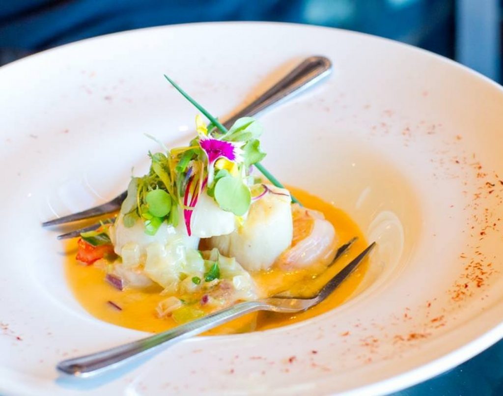 Sauté de crevettes et pétoncles au Pernod